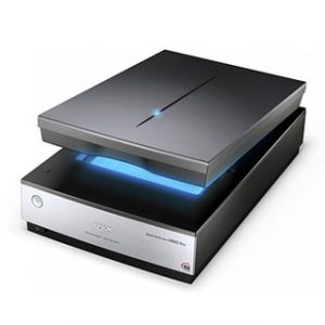 EPSON PERFECTION V850 PRO,A4,6400 DPI,48 BITS,6S PAR PAGE USB 2.0 , POUR LES
PASSIONNÉS DE LA PHOTO – Image 1